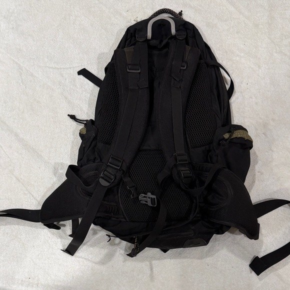 Kelty Green and Black Arrowhead 2000 Backpack - Picture 3 of 5